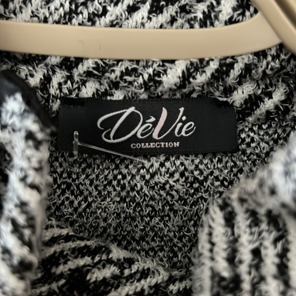 Devie Black and White Patterned Top - Picture 3 of 6